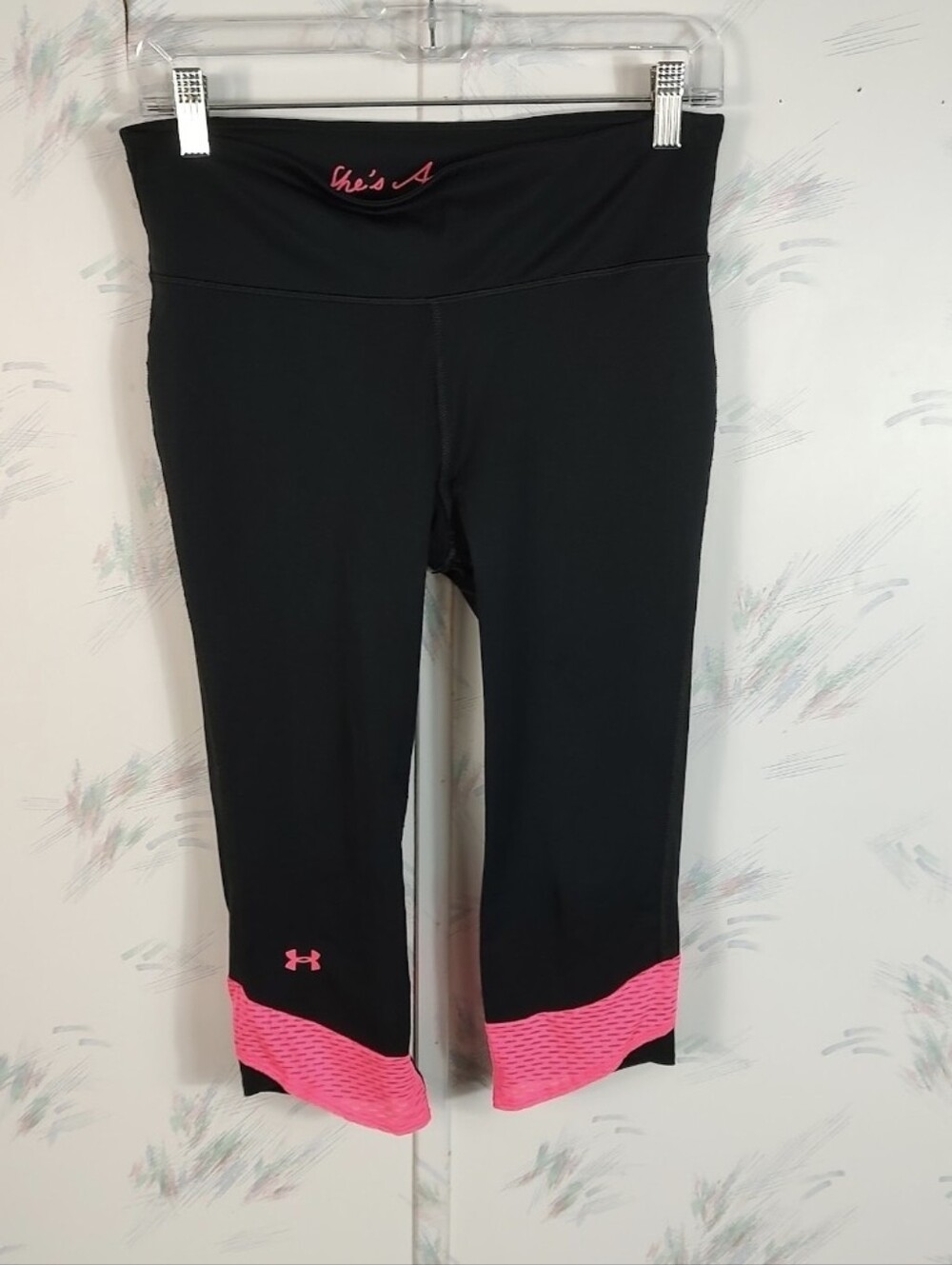 Women's Under Armour Black and Pink Cropped Leggings Breast Cancer Awareness M